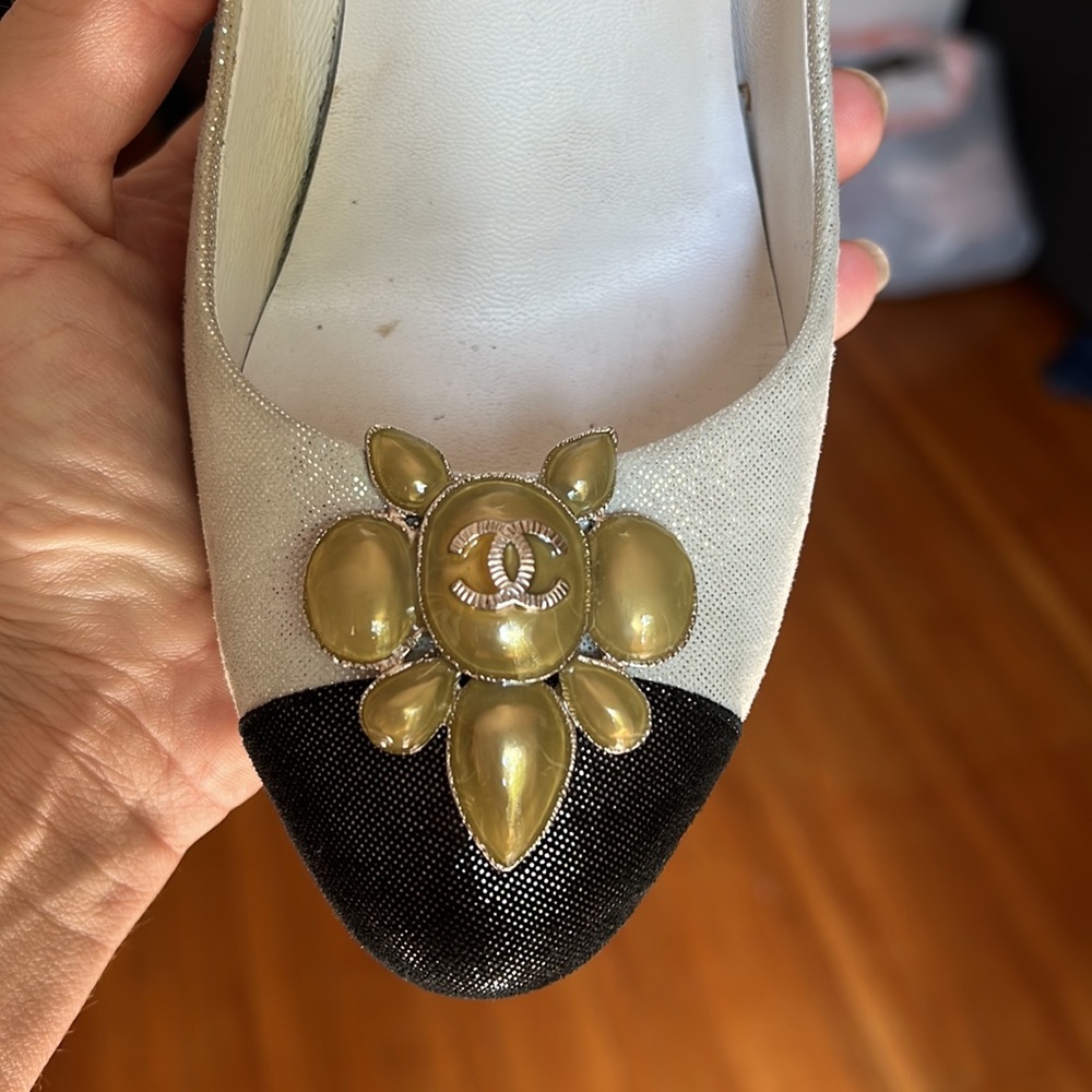 Chanel shoes CC logo pump
